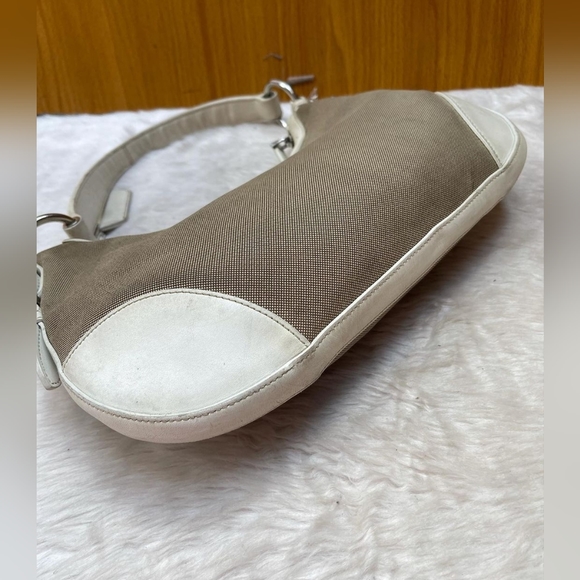 ❌️SOLD❌️ Prada Jacquard Logo Baguette Bag. - Picture 4 of 9